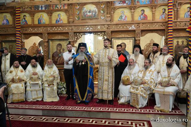Slujba de întronizare a Înaltpreasfințitul Părinte Antonie în demnitatea de Arhiepiscop al Chișinăului, Mitropolit al Basarabiei și Exarh al Plaiurilor