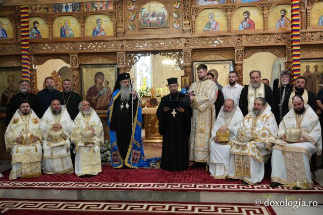Slujba de întronizare a Înaltpreasfințitul Părinte Antonie în demnitatea de Arhiepiscop al Chișinăului, Mitropolit al Basarabiei și Exarh al Plaiurilor