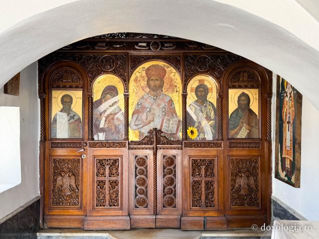 Biserica „Sfântul Ierarh Nicolae” din portul Insulei Eghina
