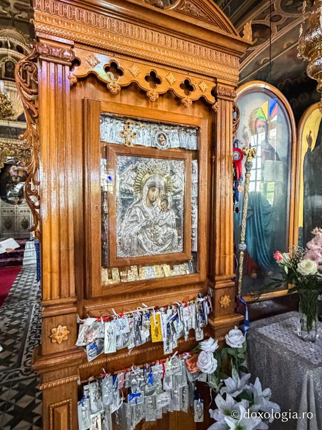 Icoana făcătoare de minuni a Maicii Domnului Voithia din Chios