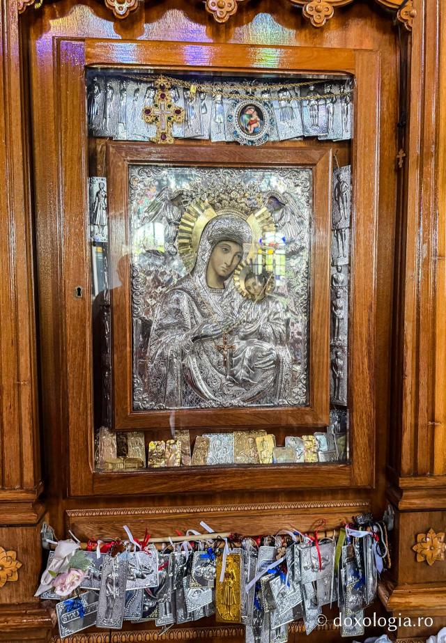 Icoana făcătoare de minuni a Maicii Domnului Voithia din Chios