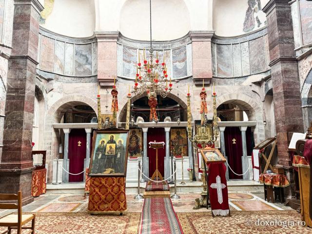 (Foto) Pași de pelerin la Mănăstirea Nea Moni din Insula Chios – locul unde a fost călugărit Sfântul Nectarie