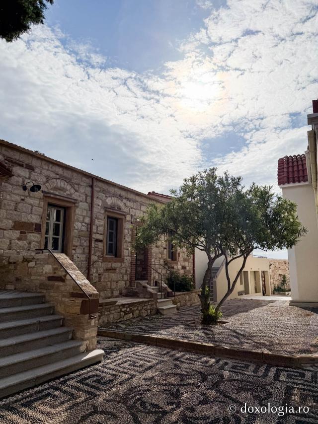 Mănăstirea „Sfântul Mare Mucenic Mina” din Insula Chios