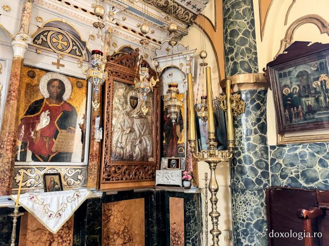 Închinare la moaștele Sfintei Cuvioase Matrona din Chios