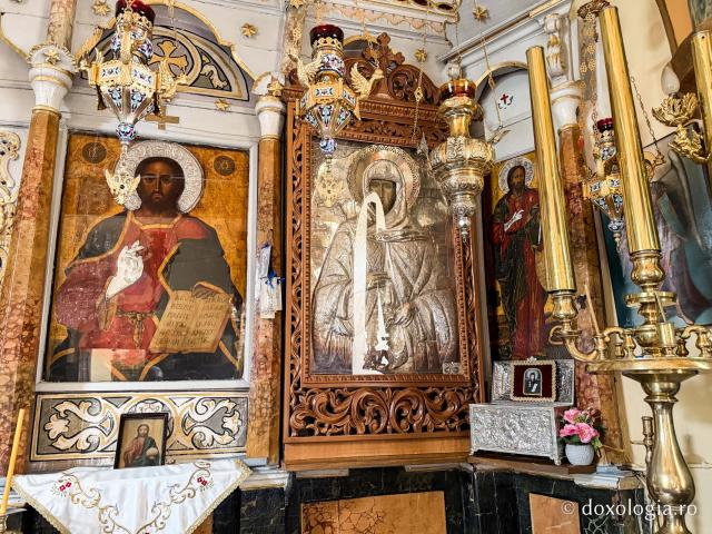 Închinare la moaștele Sfintei Cuvioase Matrona din Chios