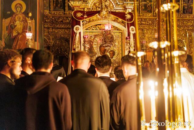 Hram la Schitul Românesc Prodromu – Prăznuirea Icoana Maicii Domnului Prodromița