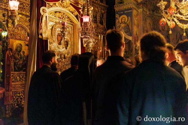 Hram la Schitul Românesc Prodromu – Prăznuirea Icoana Maicii Domnului Prodromița