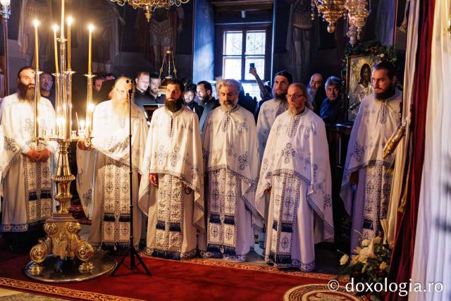 Hram la Schitul Românesc Prodromu – Prăznuirea Icoana Maicii Domnului Prodromița
