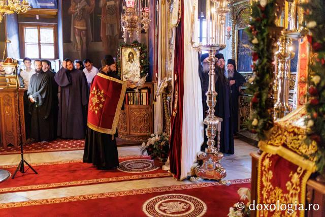 Hram la Schitul Românesc Prodromu – Prăznuirea Icoana Maicii Domnului Prodromița