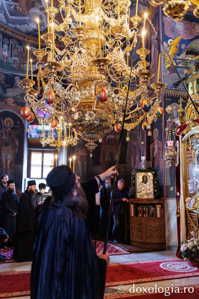 Hram la Schitul Românesc Prodromu – Prăznuirea Icoana Maicii Domnului Prodromița