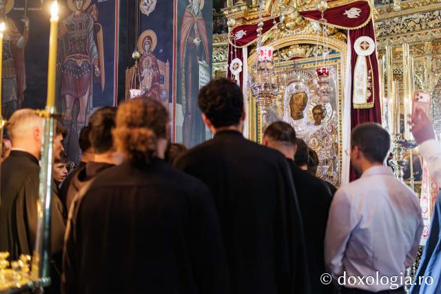Hram la Schitul Românesc Prodromu – Prăznuirea Icoana Maicii Domnului Prodromița