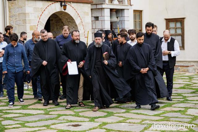 Hram la Schitul Românesc Prodromu – Prăznuirea Icoana Maicii Domnului Prodromița