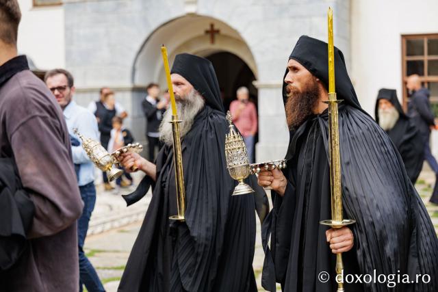 Hram la Schitul Românesc Prodromu – Prăznuirea Icoana Maicii Domnului Prodromița