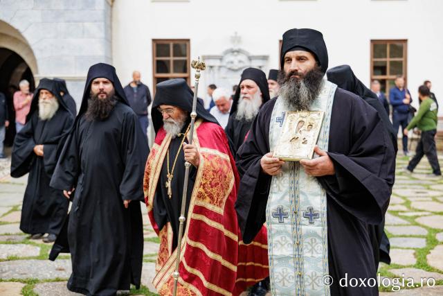 Hram la Schitul Românesc Prodromu – Prăznuirea Icoana Maicii Domnului Prodromița