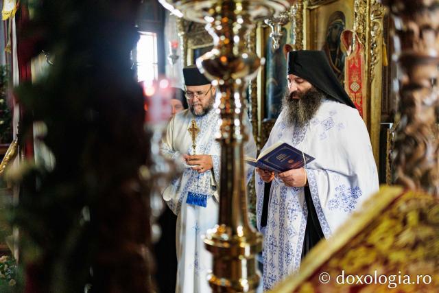 Hram la Schitul Românesc Prodromu – Prăznuirea Icoana Maicii Domnului Prodromița