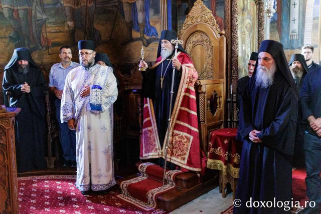 Hram la Schitul Românesc Prodromu – Prăznuirea Icoana Maicii Domnului Prodromița