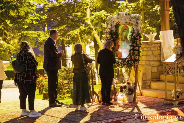 (Foto) Priveghere în cinstea Sfintei Icoane a Maicii Domnului „Prodromița” la Mănăstirea Bucium din Iași