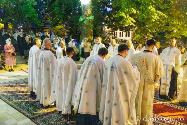 (Foto) Priveghere în cinstea Sfintei Icoane a Maicii Domnului „Prodromița” la Mănăstirea Bucium din Iași