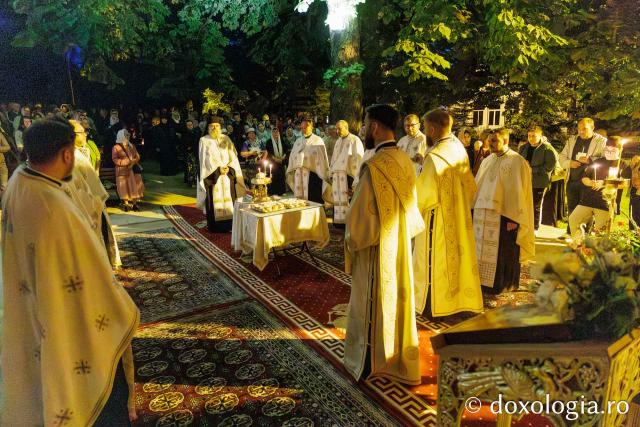 (Foto) Priveghere în cinstea Sfintei Icoane a Maicii Domnului „Prodromița” la Mănăstirea Bucium din Iași