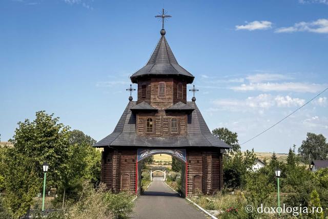 Schitul „Pogorârea Sfântului Duh" – Drăgești, Vaslui