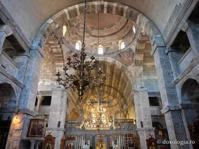 Pași de pelerin la Mănăstirea „Panaghia Ekatontapiliani” din Paros
