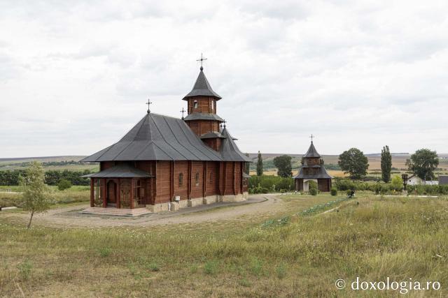 Schitul „Pogorârea Sfântului Duh" – Drăgești, Vaslui