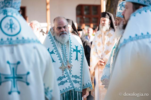 Sfânta Liturghie cu ocazia proclamării canonizării Sfintelor Cuvioase Nazaria, Olimpiada și Elisabeta (Safta) Brâncoveanu de la Văratec