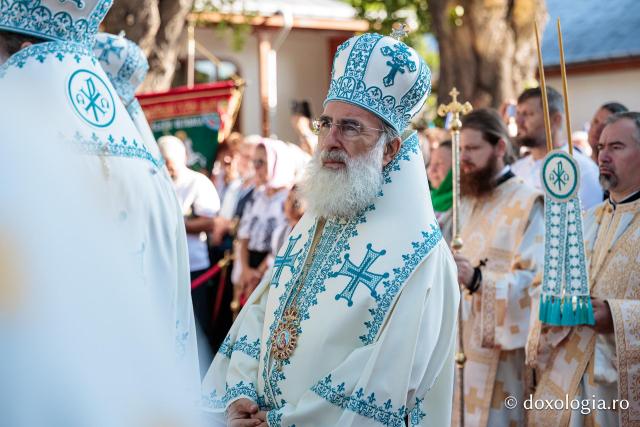 Sfânta Liturghie cu ocazia proclamării canonizării Sfintelor Cuvioase Nazaria, Olimpiada și Elisabeta (Safta) Brâncoveanu de la Văratec