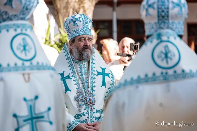 Sfânta Liturghie cu ocazia proclamării canonizării Sfintelor Cuvioase Nazaria, Olimpiada și Elisabeta (Safta) Brâncoveanu de la Văratec