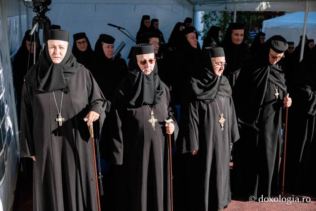Sfânta Liturghie cu ocazia proclamării canonizării Sfintelor Cuvioase Nazaria, Olimpiada și Elisabeta (Safta) Brâncoveanu de la Văratec