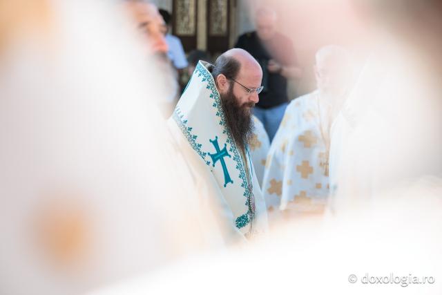 Sfânta Liturghie cu ocazia proclamării canonizării Sfintelor Cuvioase Nazaria, Olimpiada și Elisabeta (Safta) Brâncoveanu de la Văratec