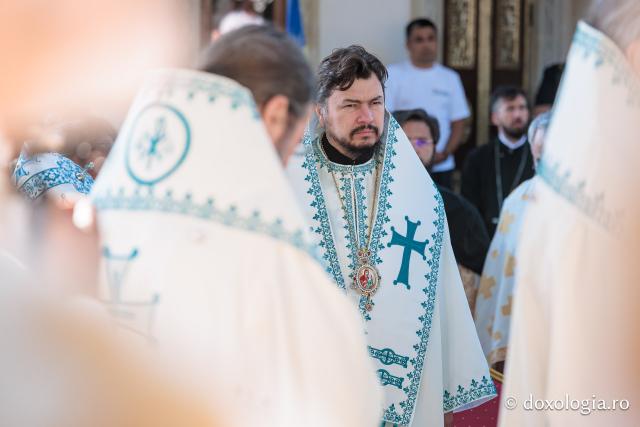 Sfânta Liturghie cu ocazia proclamării canonizării Sfintelor Cuvioase Nazaria, Olimpiada și Elisabeta (Safta) Brâncoveanu de la Văratec