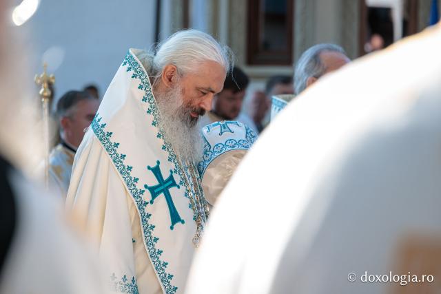 Sfânta Liturghie cu ocazia proclamării canonizării Sfintelor Cuvioase Nazaria, Olimpiada și Elisabeta (Safta) Brâncoveanu de la Văratec