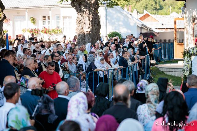 Sfânta Liturghie cu ocazia proclamării canonizării Sfintelor Cuvioase Nazaria, Olimpiada și Elisabeta (Safta) Brâncoveanu de la Văratec