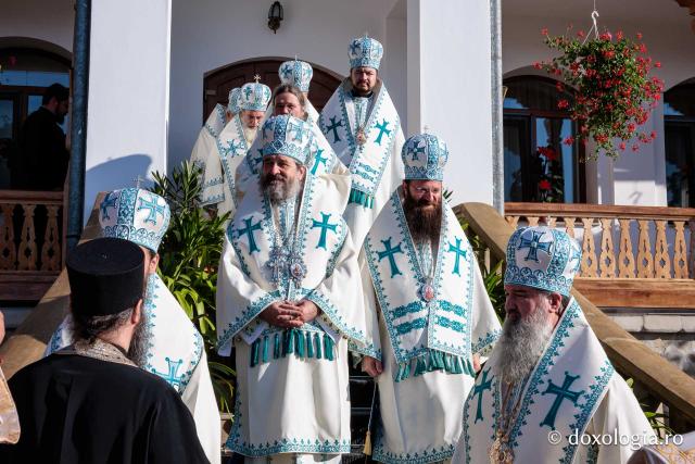 Sfânta Liturghie cu ocazia proclamării canonizării Sfintelor Cuvioase Nazaria, Olimpiada și Elisabeta (Safta) Brâncoveanu de la Văratec