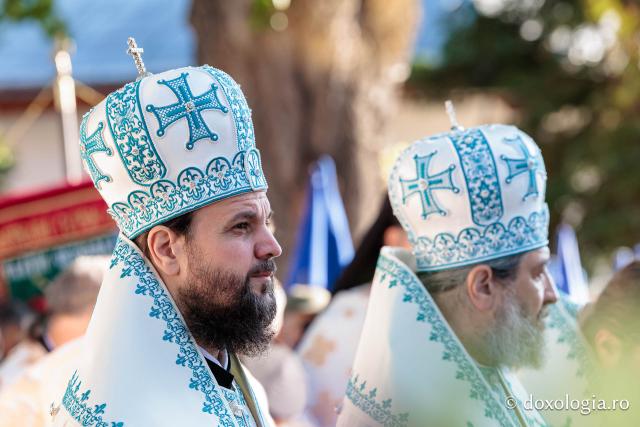 Sfânta Liturghie cu ocazia proclamării canonizării Sfintelor Cuvioase Nazaria, Olimpiada și Elisabeta (Safta) Brâncoveanu de la Văratec