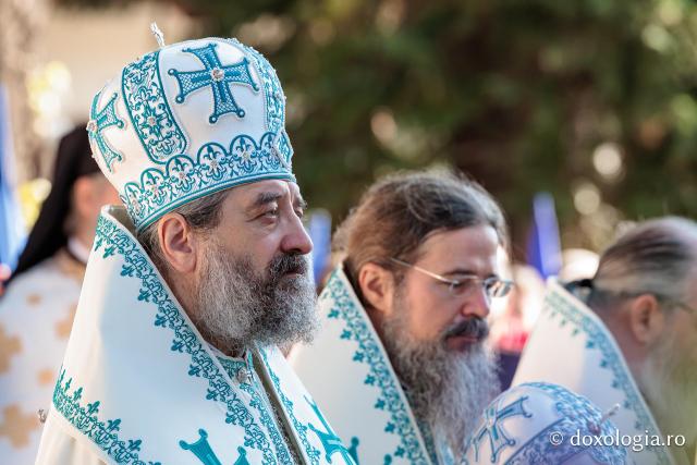 Sfânta Liturghie cu ocazia proclamării canonizării Sfintelor Cuvioase Nazaria, Olimpiada și Elisabeta (Safta) Brâncoveanu de la Văratec
