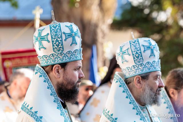 Sfânta Liturghie cu ocazia proclamării canonizării Sfintelor Cuvioase Nazaria, Olimpiada și Elisabeta (Safta) Brâncoveanu de la Văratec