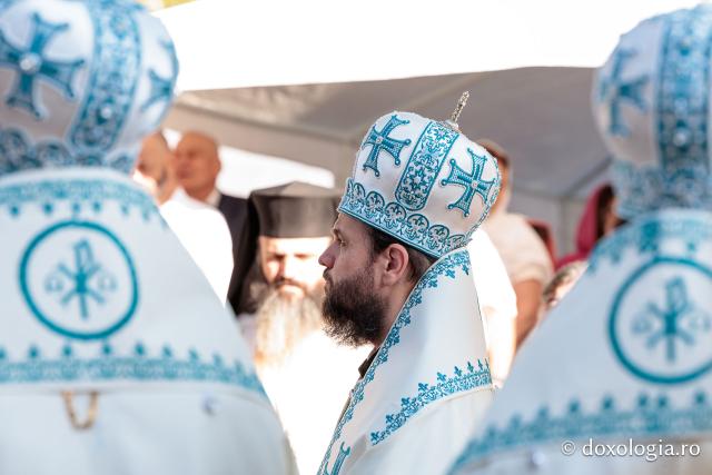 Sfânta Liturghie cu ocazia proclamării canonizării Sfintelor Cuvioase Nazaria, Olimpiada și Elisabeta (Safta) Brâncoveanu de la Văratec
