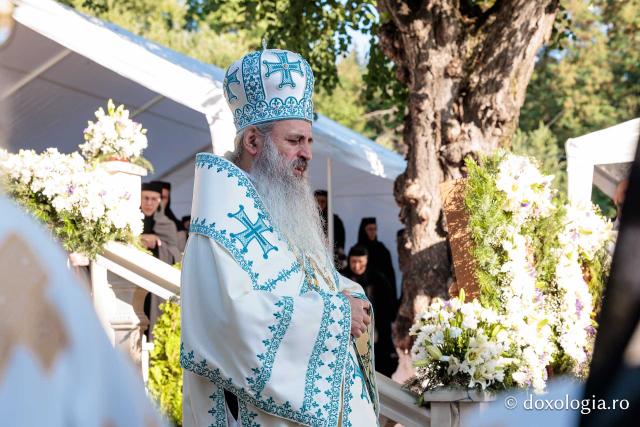 Sfânta Liturghie cu ocazia proclamării canonizării Sfintelor Cuvioase Nazaria, Olimpiada și Elisabeta (Safta) Brâncoveanu de la Văratec