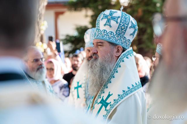 Sfânta Liturghie cu ocazia proclamării canonizării Sfintelor Cuvioase Nazaria, Olimpiada și Elisabeta (Safta) Brâncoveanu de la Văratec