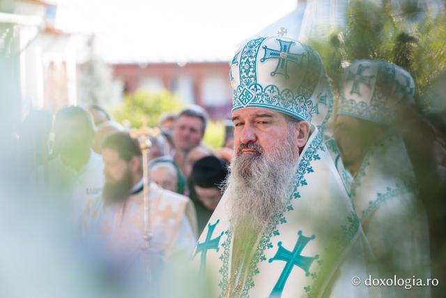 Sfânta Liturghie cu ocazia proclamării canonizării Sfintelor Cuvioase Nazaria, Olimpiada și Elisabeta (Safta) Brâncoveanu de la Văratec