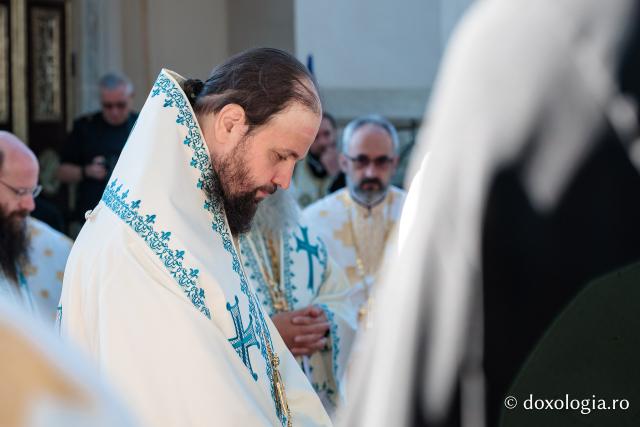 Sfânta Liturghie cu ocazia proclamării canonizării Sfintelor Cuvioase Nazaria, Olimpiada și Elisabeta (Safta) Brâncoveanu de la Văratec