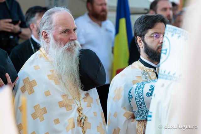 Sfânta Liturghie cu ocazia proclamării canonizării Sfintelor Cuvioase Nazaria, Olimpiada și Elisabeta (Safta) Brâncoveanu de la Văratec