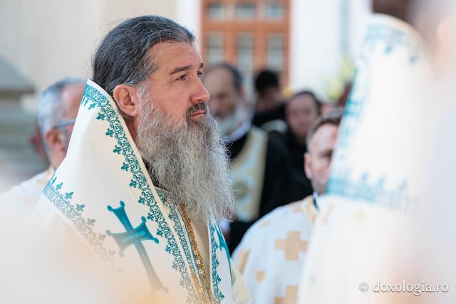 Sfânta Liturghie cu ocazia proclamării canonizării Sfintelor Cuvioase Nazaria, Olimpiada și Elisabeta (Safta) Brâncoveanu de la Văratec