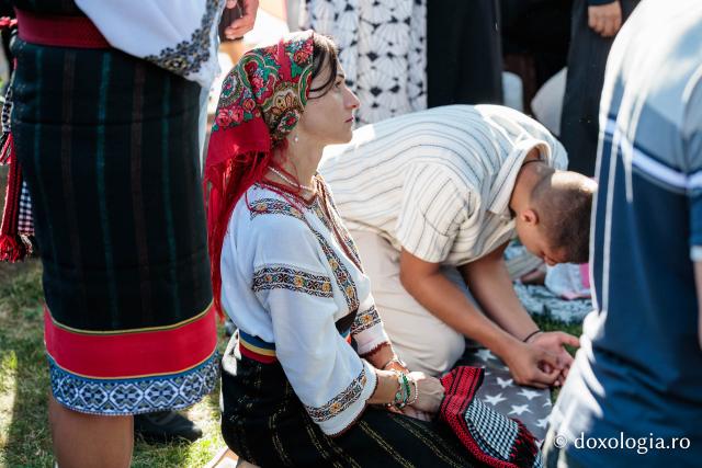Credincioși uniți sub ocrotirea Cuvioase Nazaria, Olimpiada și Elisabeta (Safta) Brâncoveanu de la Văratec