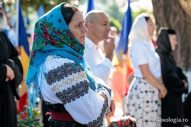 Credincioși uniți sub ocrotirea Cuvioase Nazaria, Olimpiada și Elisabeta (Safta) Brâncoveanu de la Văratec