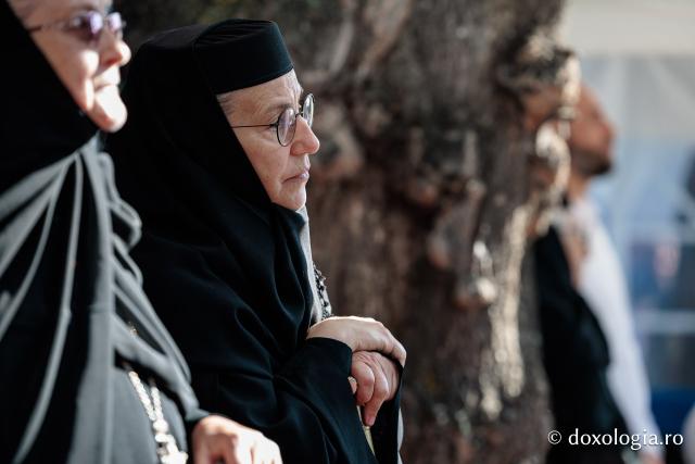 Sfânta Liturghie cu ocazia proclamării canonizării Sfintelor Cuvioase Nazaria, Olimpiada și Elisabeta (Safta) Brâncoveanu de la Văratec