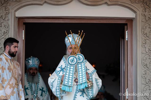 Sfânta Liturghie cu ocazia proclamării canonizării Sfintelor Cuvioase Nazaria, Olimpiada și Elisabeta (Safta) Brâncoveanu de la Văratec