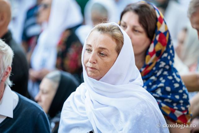 Credincioși uniți sub ocrotirea Cuvioase Nazaria, Olimpiada și Elisabeta (Safta) Brâncoveanu de la Văratec